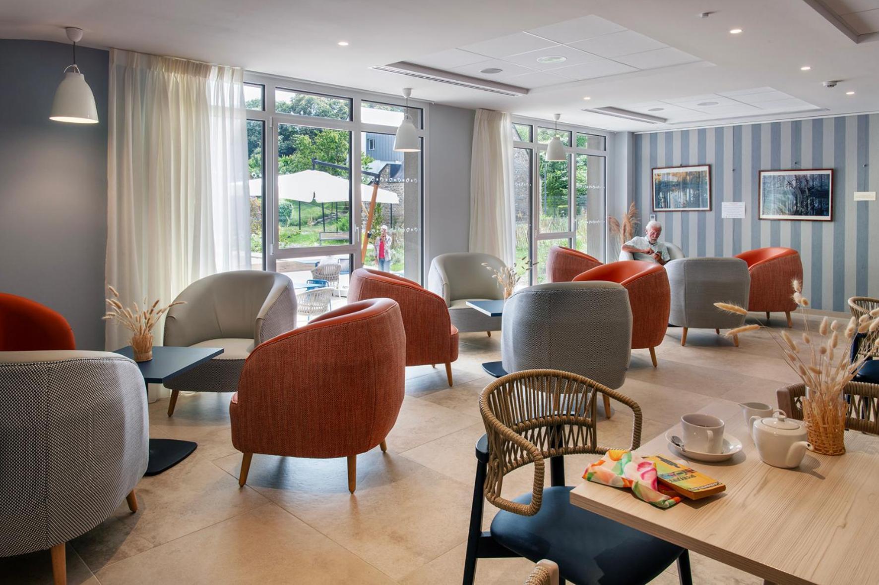 Residence Services Seniors - Domitys Les Jardins D'Ahna Dinan Exteriör bild